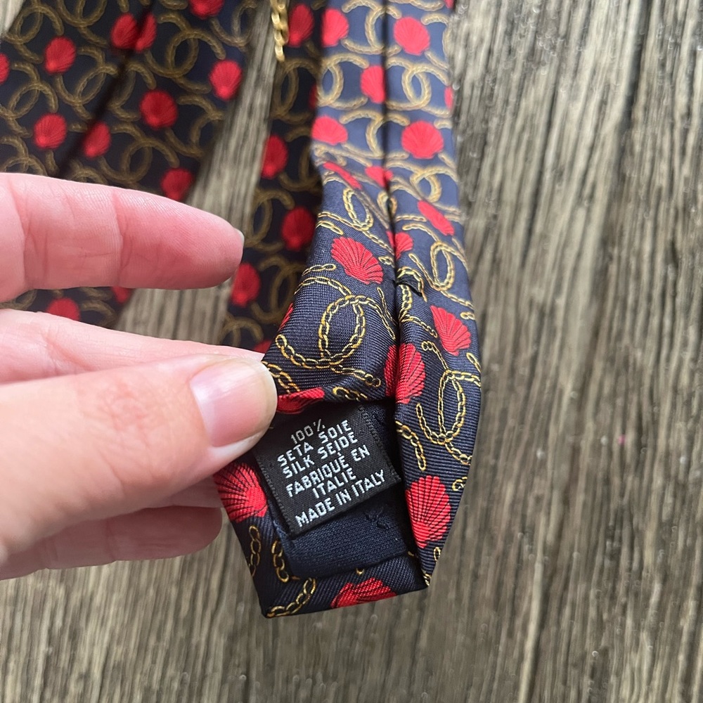 Chanel Silk Tie CC LOGO - Picture 4 of 4